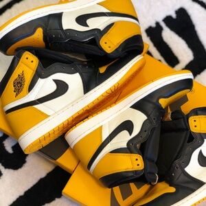 Air Jordan 1 Retro High OG Yellow Toe aka “Taxi” 🚕